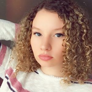 Meet your Posher, Corrine